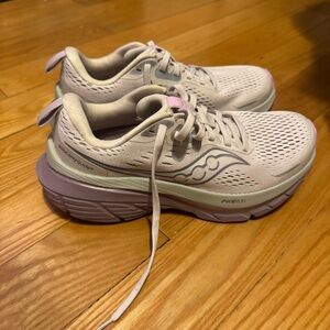 Saucony Women’s Light Pink Running Shoes - size 7.5